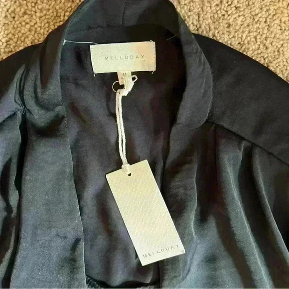 𝅺Melloday Black silky blouse top size medium NWT - Picture 2 of 5
